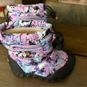 Bogs Little Kids size 8 Boots in Purple and Black